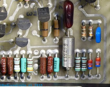 Diodi semiconduttori impiegati in una scheda di un computer anni '70