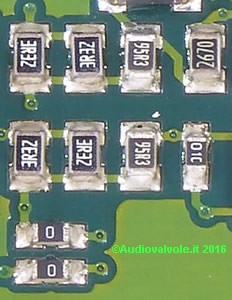 Resistori SMD montati su PCB