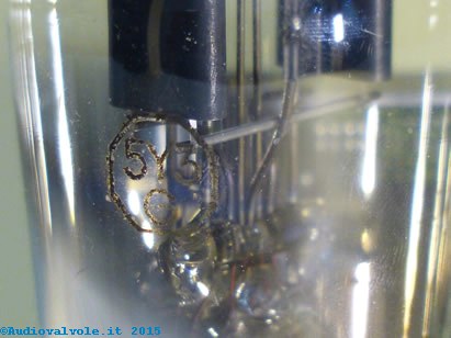 5y3 doppio diodo rettificatore di potenza particolare della scritta stampata sul vetro