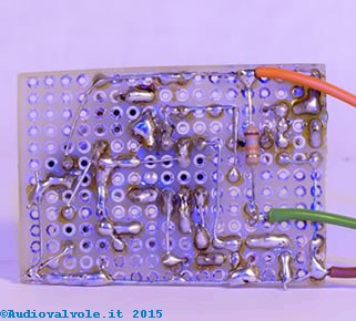 Prototipo del circuito sincronizzatore audio per arduino shield strobo. Visto da sotto.