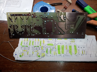 Montaggio del circuito stampato dell'amplificatore per chitarra elettrica