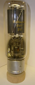 Triodo termoionico 211