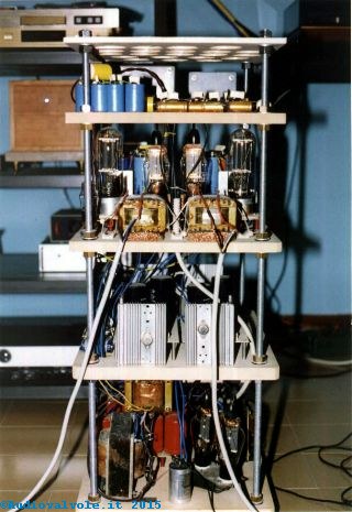 Foto dell'amplificatore realizzato da Roberto Bronzetti con triodo termoionico 211