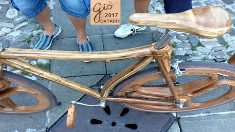 Dino Giulianelli, bicicletta in legno, particolare della sella.