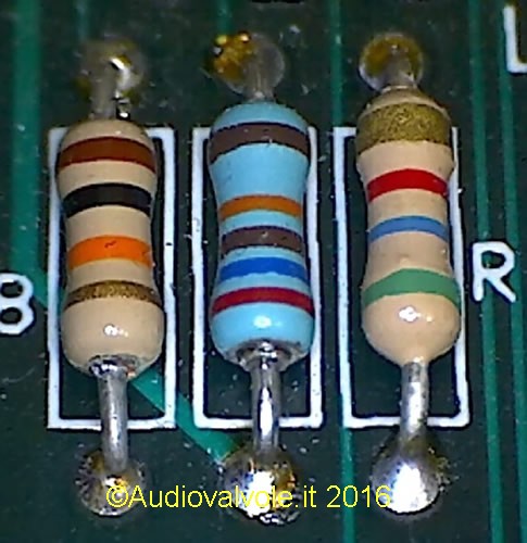 Resistore con 5 bande di colore