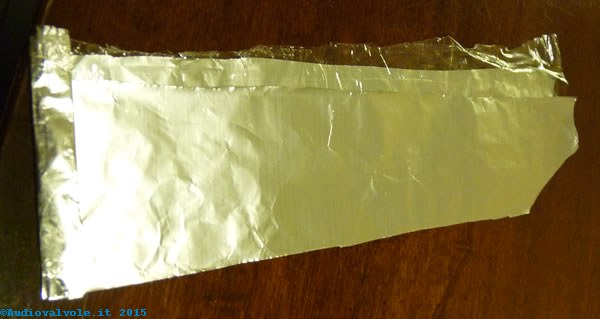Materiale di base per la costruzione di un condensatore a film metallico