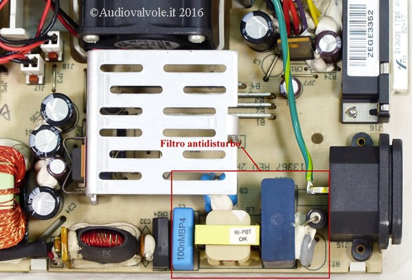 filtro antidisturbo integrato sulla scheda dell'alimentatore di una apparecchiatura