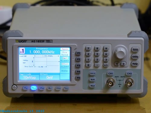 Generatore di funzioni con display lcd a colori