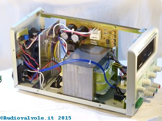 Alimentatore PS-305D: Regolatore di velocità termostatato per ventola di raffreddamento Versione 2.0