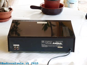 Registratore e riproduttore di cassette magnetiche o piastra di registrazione stereo