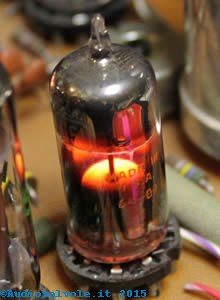 Alimentatore stabilizzato a valvole