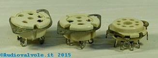 Gruppo di zoccoli per valvole termoioniche o tubi a vuoto