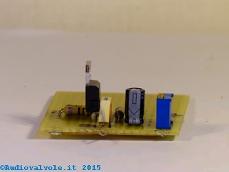 Amplificatore per cuffia montato su basetta millefori