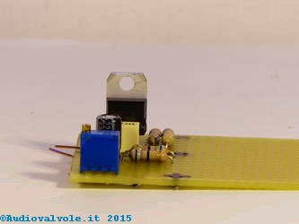 Amplificatore per cuffia montato su basetta millefori