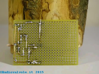 Amplificatore per cuffia montato su basetta millefori