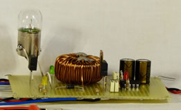 Desolfatatore per la rigenerazione delle batterie piombo-acido o piombo-gel visto di fianco