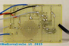 Desolfatatore gigapulse per la rigenerazione delle batterie piombo-acido o piombo-gel visto dal lato saldature