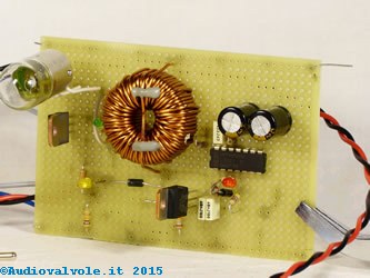 Desolfatatore gigapulse per la rigenerazione delle batterie piombo-acido o piombo-gel visto dal lato componenti