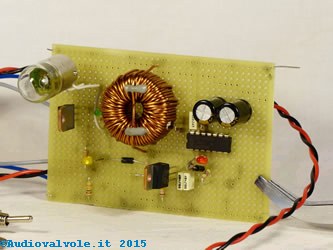 Desolfatatore gigapulse per la rigenerazione delle batterie piombo-acido o piombo-gel visto dal lato componenti