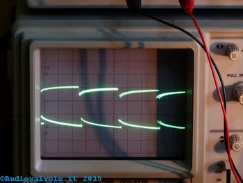 Misura della variazione di tensione ai capi della batteria con carico variabile