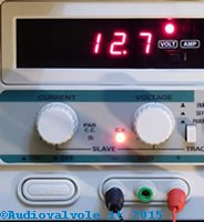 Circuito per lo spegnimento automatico con batteria scarica: tensione di alimentazione appena sopra la soglia
