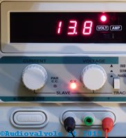 Circuito per lo spegnimento automatico con batteria scarica. Comportamento alla tensione nominale di funzionamento