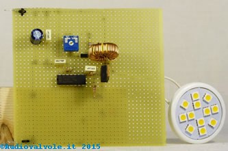 Insegna luminosa a led: circuito millefori del convertitore boost. Circuito visto da sopra