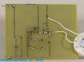 Insegna luminosa a led: circuito millefori del convertitore boost. Circuito visto da sotto.