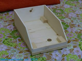 Alcune fasi della costruzione della scatola per lo spettrofotometro, realizzata in legno