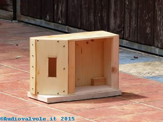 Alcune fasi della costruzione della scatola per lo spettrofotometro, realizzata in legno