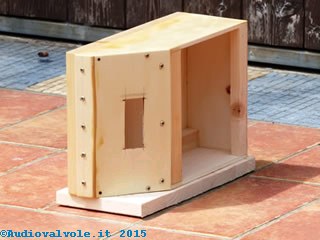 Alcune fasi della costruzione della scatola per lo spettrofotometro, realizzata in legno