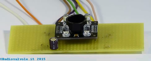 Schermatura del sensore di luce dalla luce diretta dei diodi led